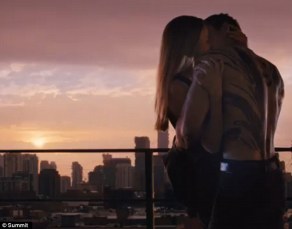 article-2506551-1964A08400000578-809_634x497